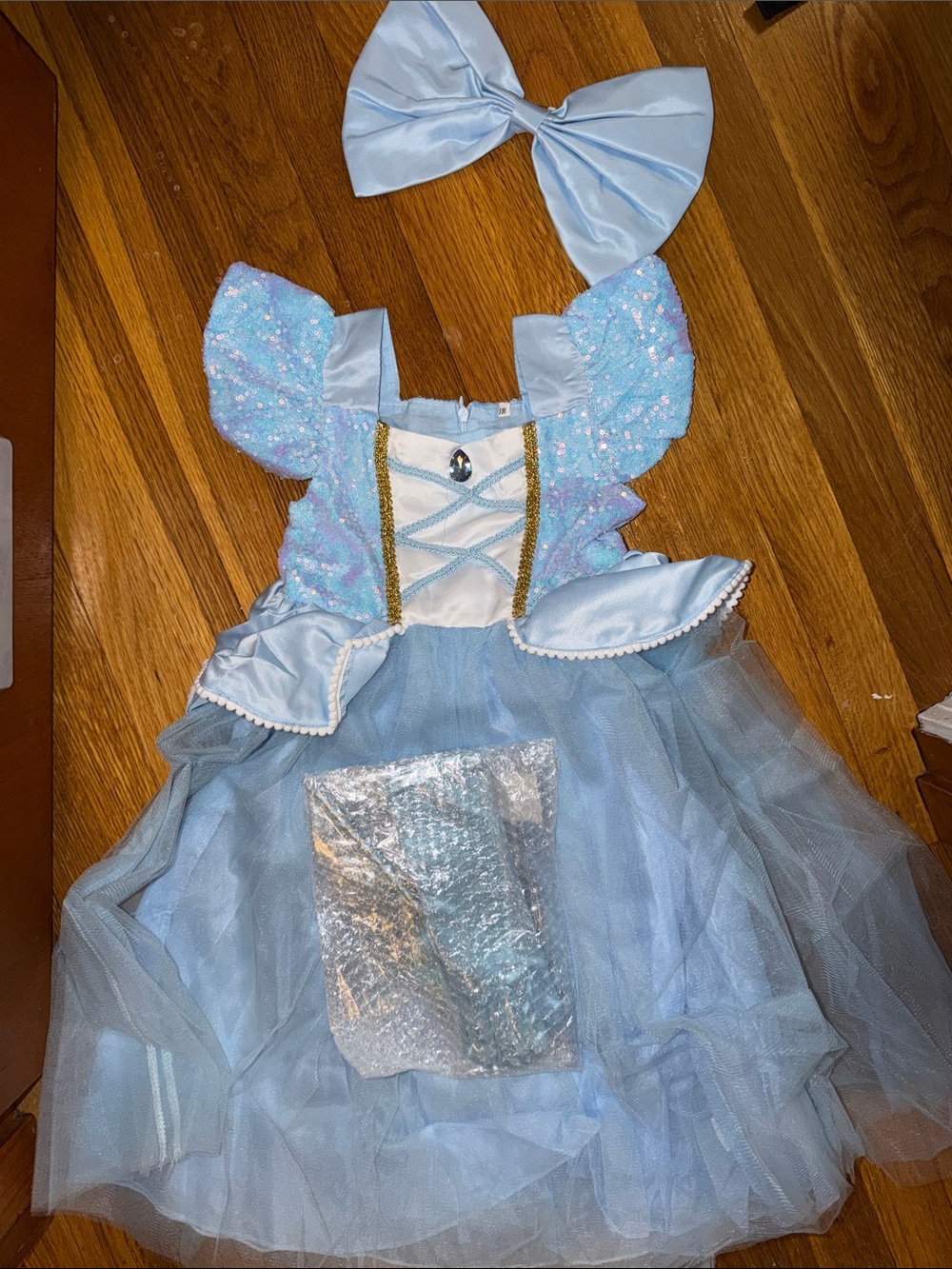 Children's Cinderelle Costume with Bow and Gloves, Wand, Tiara NWT
